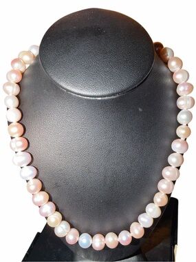 Natural Pearl Necklace with Gold Clasp